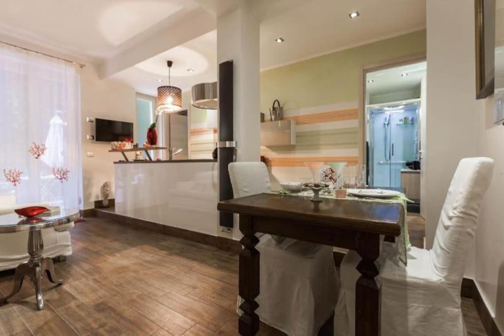 Апартаменти Lily'S - Near Harbor And Downtown With Terrace - Italy Flat Vacation Генуя Екстер'єр фото